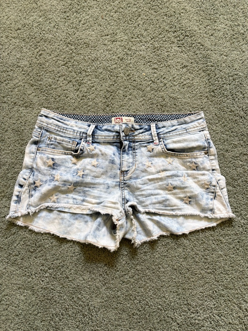 l.e.i. Ashley Low Rise Jean Shorts Embroidered Star Pattern Distressed Size 11
